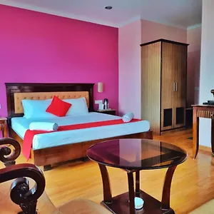 2* Hotel Marc Mall Road - Family Friendly & Parking - A Four Star Luxury Mountain View